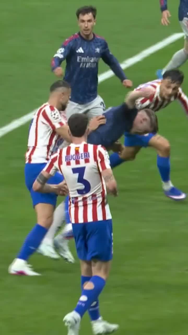 Verdictul specialistului    FOTO.   Un fost arbitru spaniol a analizat fazele controversate din   Atletico Madrid - Arsenal:  „Nu e penalty!”