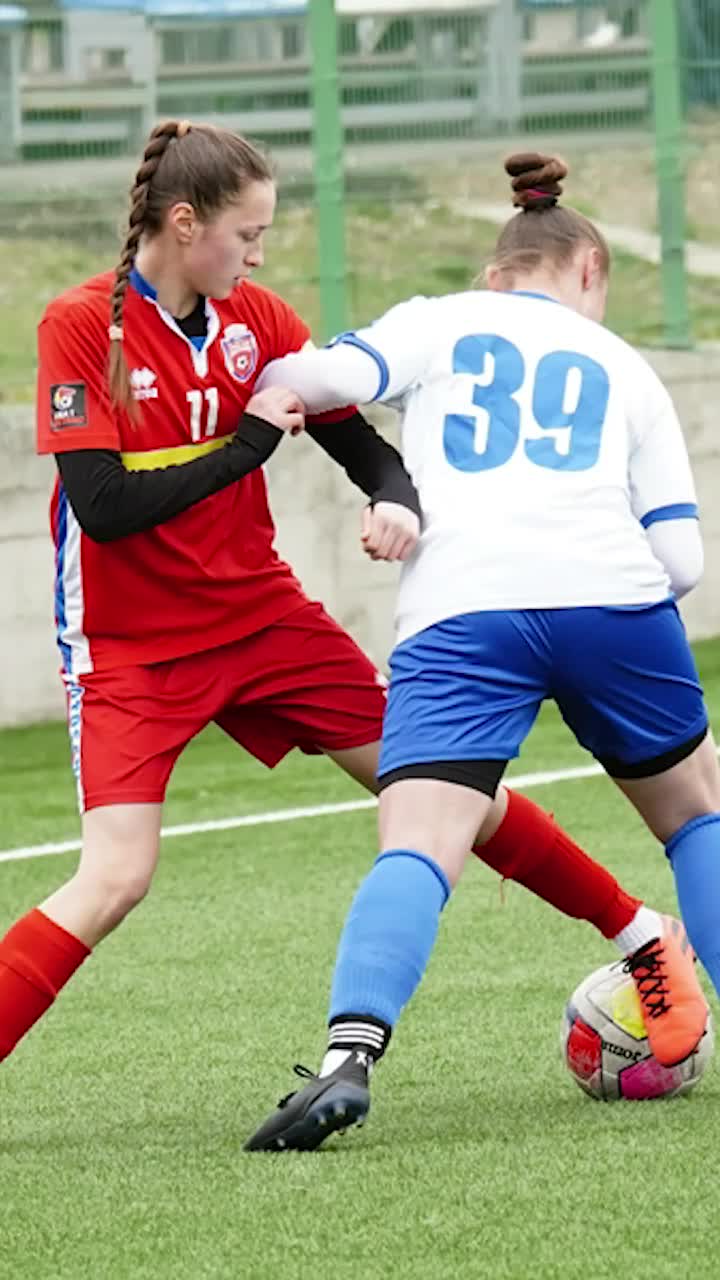 Bășcălie cu fotbalul feminin  FC Bihor, argument hilar pentru că   n-are echipă de fete U15.  FRF i-a respins licența, dar girează scoruri de: 25-0, 26-0, 27-0
