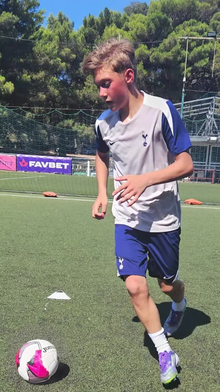  FRF vrea un &bdquo;wonderkid&rdquo; de la Tottenham&nbsp; A chemat la naționala U15 un  junior crescut &icirc;n Anglia, deja convocat de Moldova + Reacție de la Chișinău