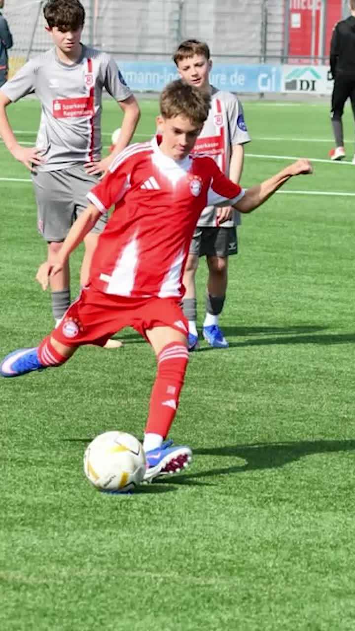 Star la 13 ani   Cine este tănărul român care impresionează la academia lui   Bayern Munchen