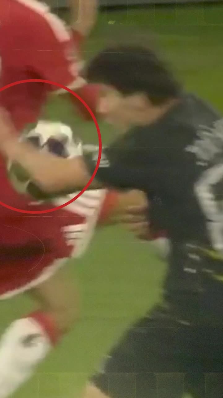 Fază controversată în Ligă     FOTO.     Arbitrul nu a dat penalty,  deși mingea l-a lovit în mână pe Joao Neves + verdictul specialistului