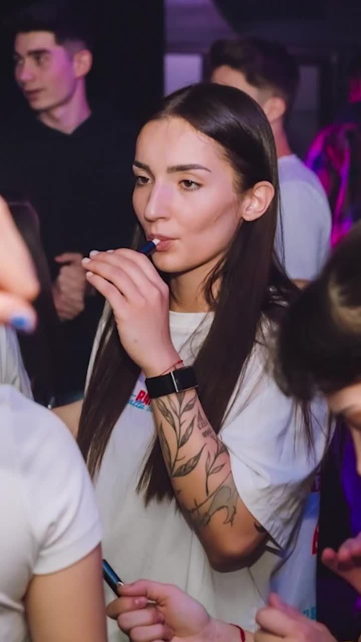 &bdquo;Se vrea capul lui Mazilu!&rdquo; Ce spune directorul din FRH surprins &icirc;ntr-un club&nbsp;alături de jucătoare din lotul U20 + Reacția &bdquo;tricolorei&rdquo; care apare &icirc;n poze
