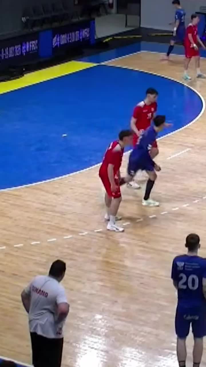 Acuzații de blat în handbal   Buzăul arată cu degetul spre   Suceava și Dinamo:  „Să le dea premii pentru cel mai bun scenariu și cel mai bun regizor”