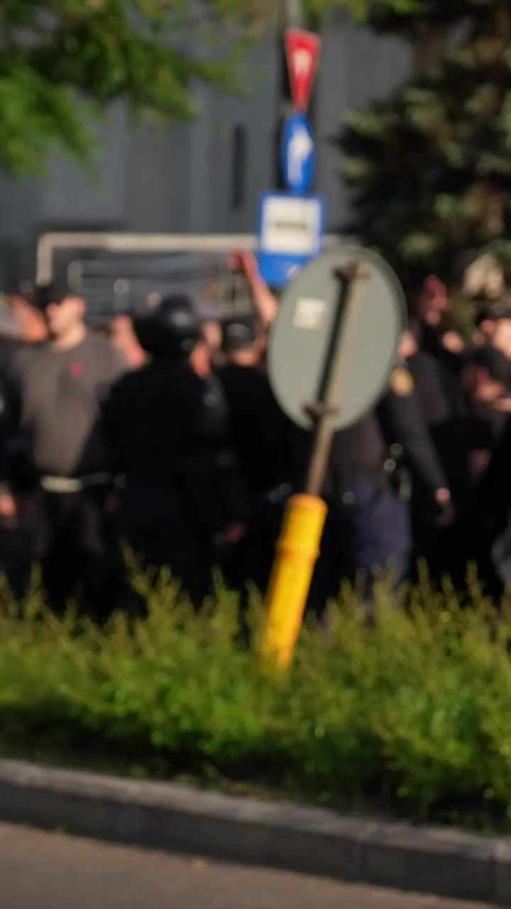  Sigla care a &bdquo;rupt&rdquo; Dinamo VIDEO. Protest de amploare al ultrașilor:  au &icirc;njurat conducerea din afara stadionului + gestul făcut de echipă