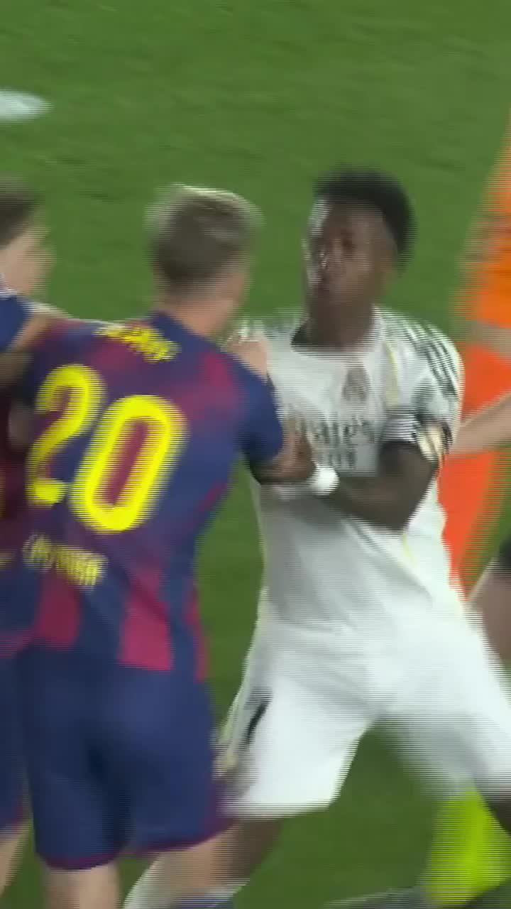 La un pas de bătaie pe Camp Nou!    FOTO.  Furie la Barcelona - Real Madrid: jucătorii   s-au încăierat  pe gazon » De la ce a pornit totul