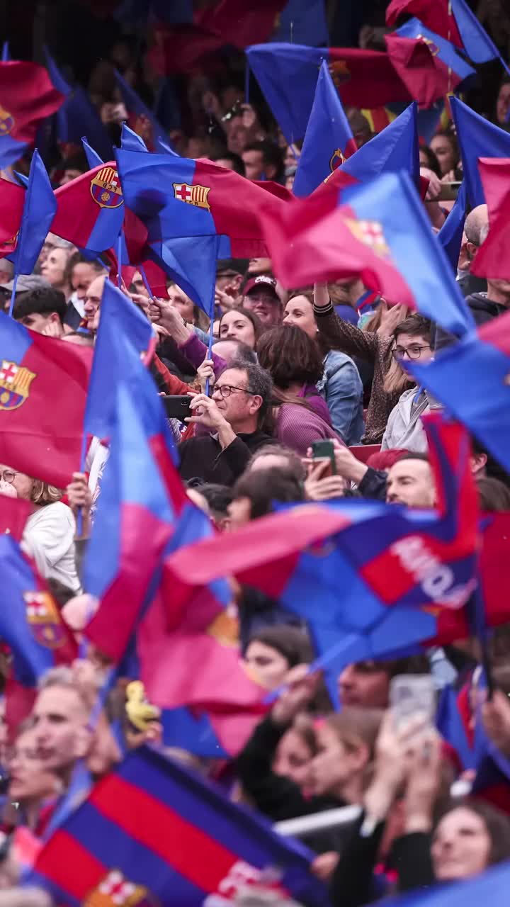 Anomalia Barcelona  Cum își pot permite catalanii să plătească sume importante pe transferuri, având o   datorie foarte mare   
