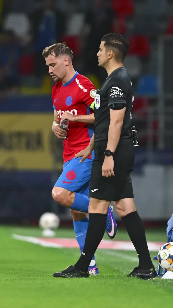 Olaru, o repriză pe jos!    Căpitanul FCSB s-a plâns 45 de minute,  urlând și protestând la fiecare duel mai tare cu apărătorii Sloboziei