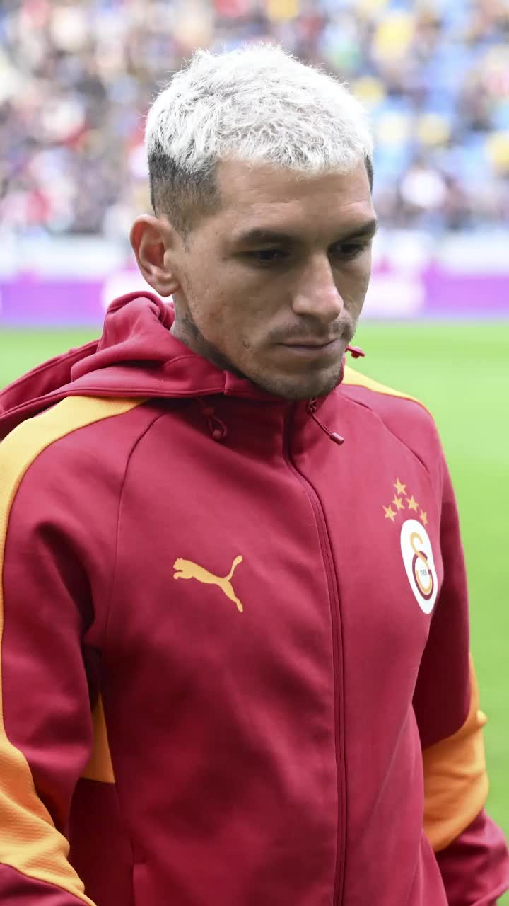 „Am vrut să-i fac rău!”    Starul lui Galatasaray,  atacat de un bărbat obsedat de iubita jucătorului: „Într-un moment de furie, l-am lovit” » Cine l-a salvat