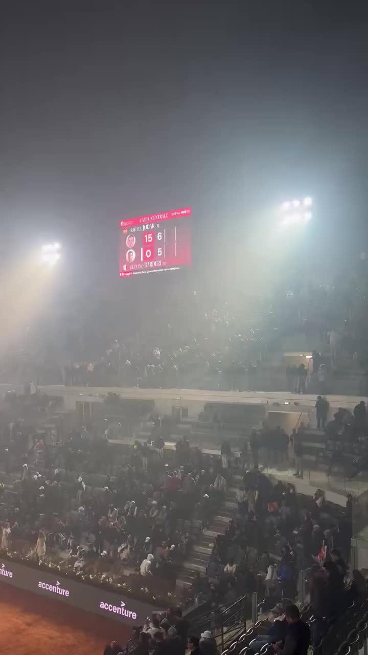 Echipa lui Chivu a provocat haos    FOTO.  Un meci din sferturile   turneului de tenis de la Roma,  întrerupt din cauza petrecerii de pe Stadio Olimpico!