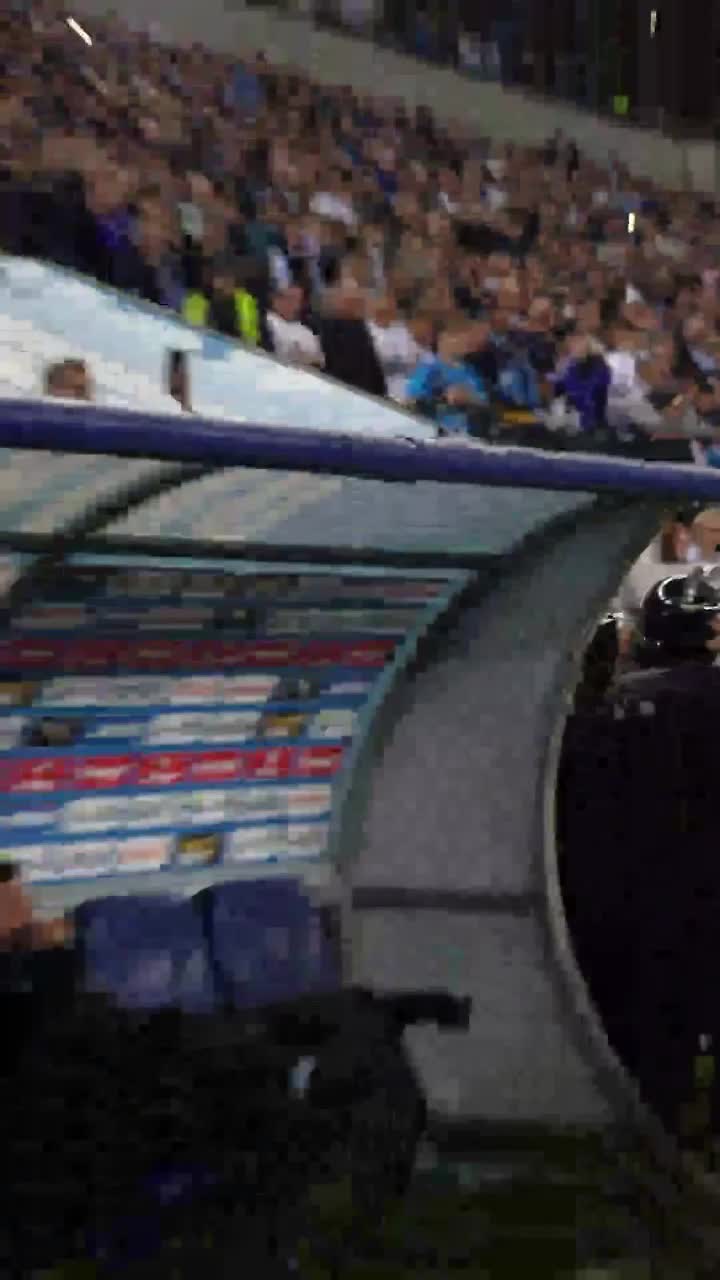 E petrecere la Craiova!    VIDEO+FOTO:  Oltenii au ridicat trofeul! Bucurie fără margini pe gazon, după primul titlu cucerit   după 35 de ani