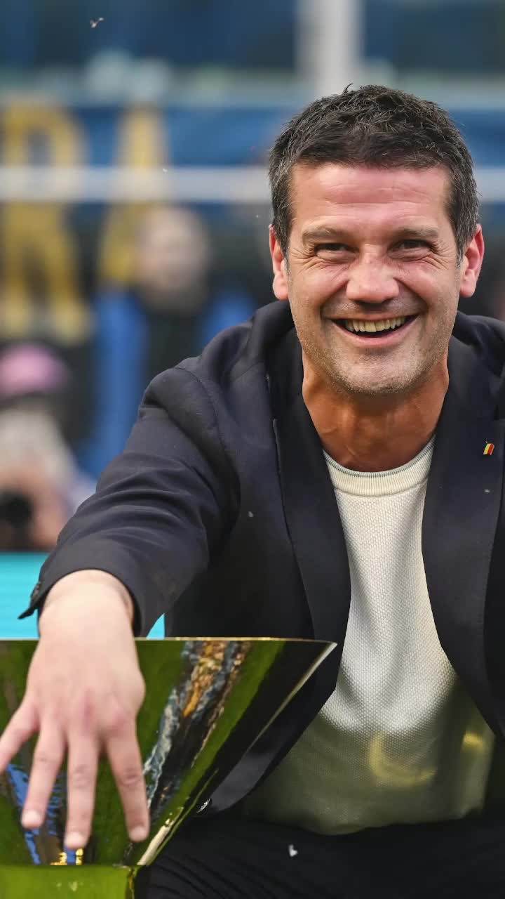 Cristi Chivu, din nou modest    VIDEO.  Antrenorul lui Inter a procedat la fel ca după   Cupa Italiei:  „Ei m-au împins”