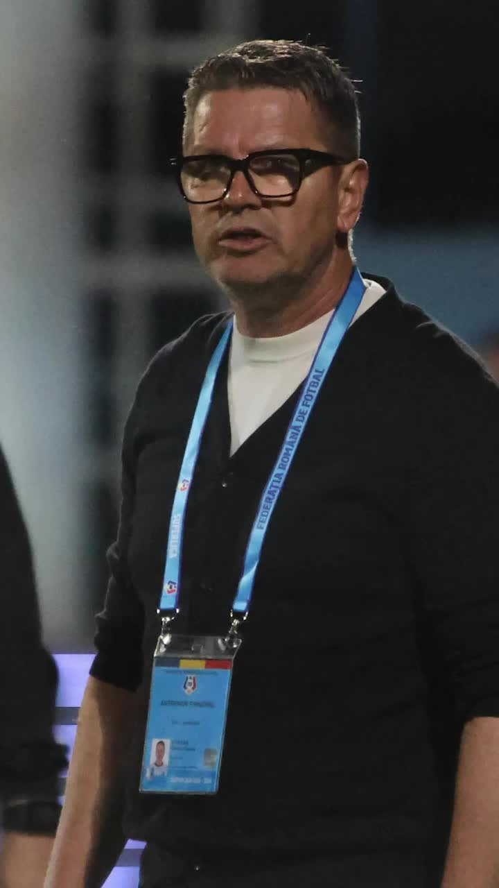 Farul schimbă antrenorul  Constănțenii au anunțat   despărțirea de Flavius Stoican  » Cine vine în locul său