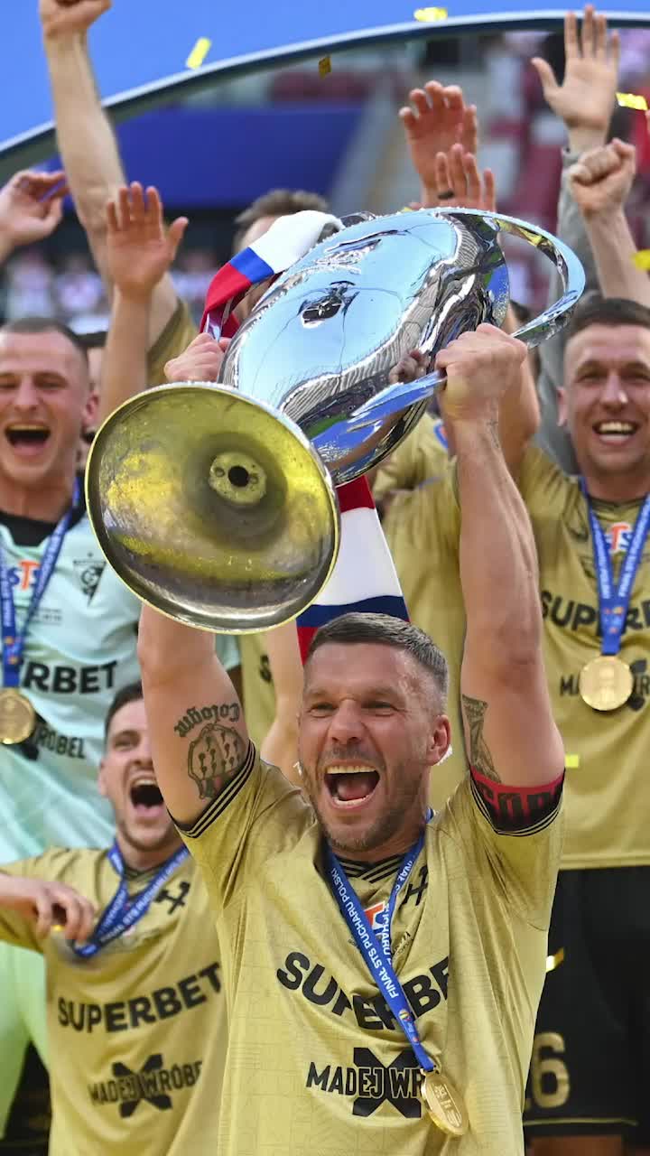 Se retrage și devine patron    Lukas Podolski  pune capăt carierei, dar rămâne la Gornik. Cum a ajuns proprietarul clubului polonez
