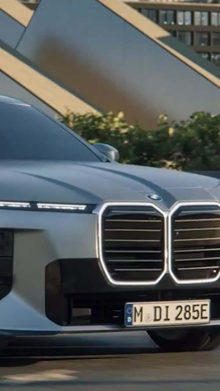 Florentino Perez are limuzină cu birou mobil    FOTO:  Președintele lui Real Madrid conduce un   bolid electric de dimensiuni impresionante