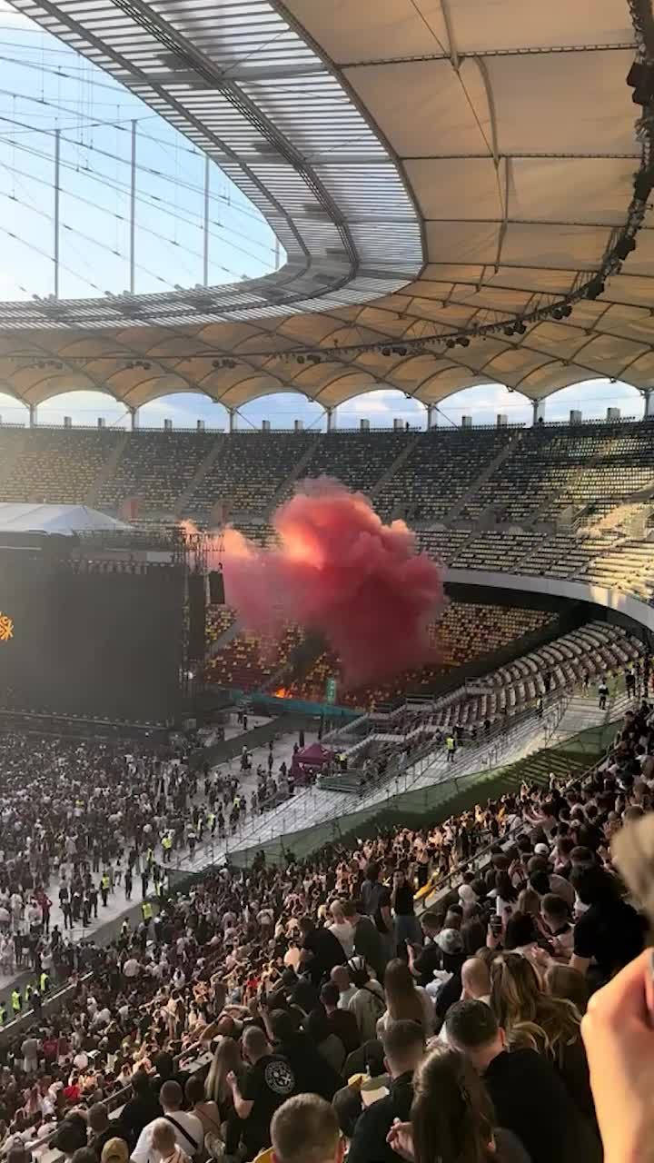 Incendiu pe Arena Națională     VIDEO.  Incident la   concertul lui Max Korzh  de pe cel mai mare stadion din România. 15 persoane au avut nevoie de îngrijiri medicale