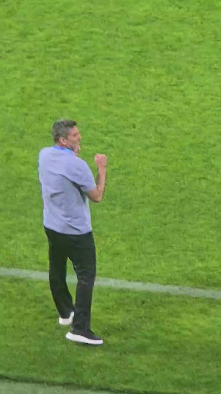 E rău în apărare și cu Baciu    Ce a făcut noul antrenor al lui FCSB  la primul său meci, barajul cu Botoșani. S-a schimbat ceva?
