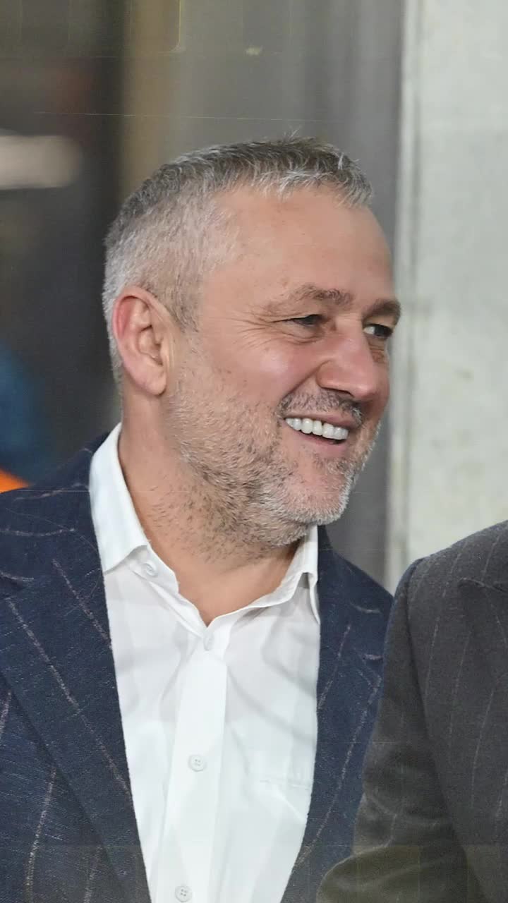 Rotaru și Becali, la cuțite     Schimb de replici acide:  „Închid televizorul dacă apare”