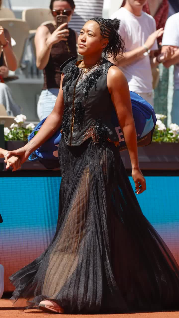 Apariție spectaculoasă la Roland Garros     VIDEO.  Naomi Osaka a atras toate privirile la intrarea pe teren cu   ținuta personalizată