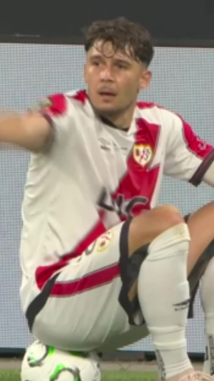 Rațiu, ca Yamal și Neymar     FOTO.  Gestul fundașului român în   finala Conference League  » Jocul a fost oprit timp de câteva minute