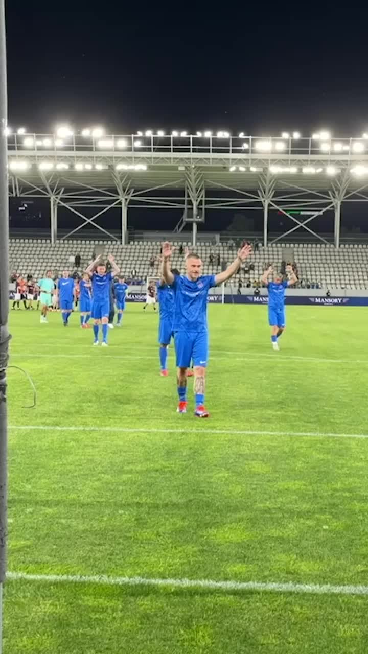 Ogăraru și Oprița, de neclintit     VIDEO.   Ce au făcut în momentul în care   foștii jucători de la Steaua  au mers să salute galeria FCSB