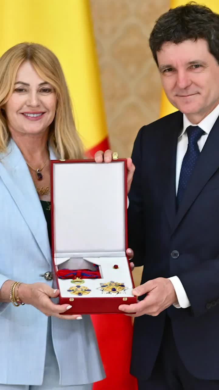 Nadia Comăneci, decorată    FOTO.  „Zeița de la Montreal” a primit Ordinul Naţional   „Steaua României”  în grad de Mare Cruce