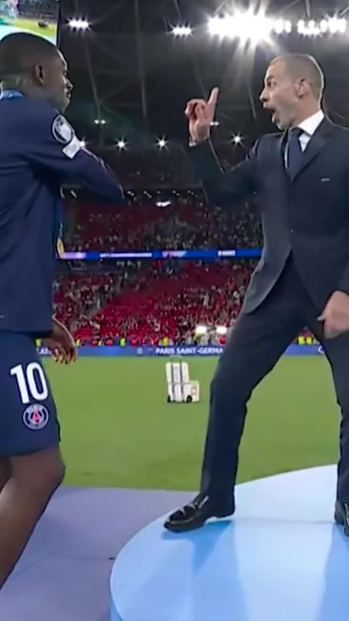 Ceferin a gafat-o!    VIDEO.  Ce a făcut   președintele UEFA pe scenă,  după finala UCL + Marquinhos, gestul serii: „Un adevărat gentleman”