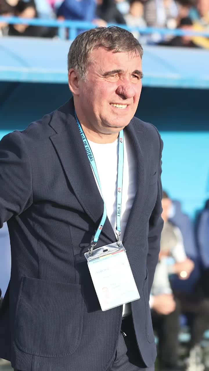 Moment istoric la  națională  Meciul cu Georgia îi plasează pe   Gică Hagi și Ianis  în grupul restrâns al fotbalului mondial: tată selecționer - fiu jucător