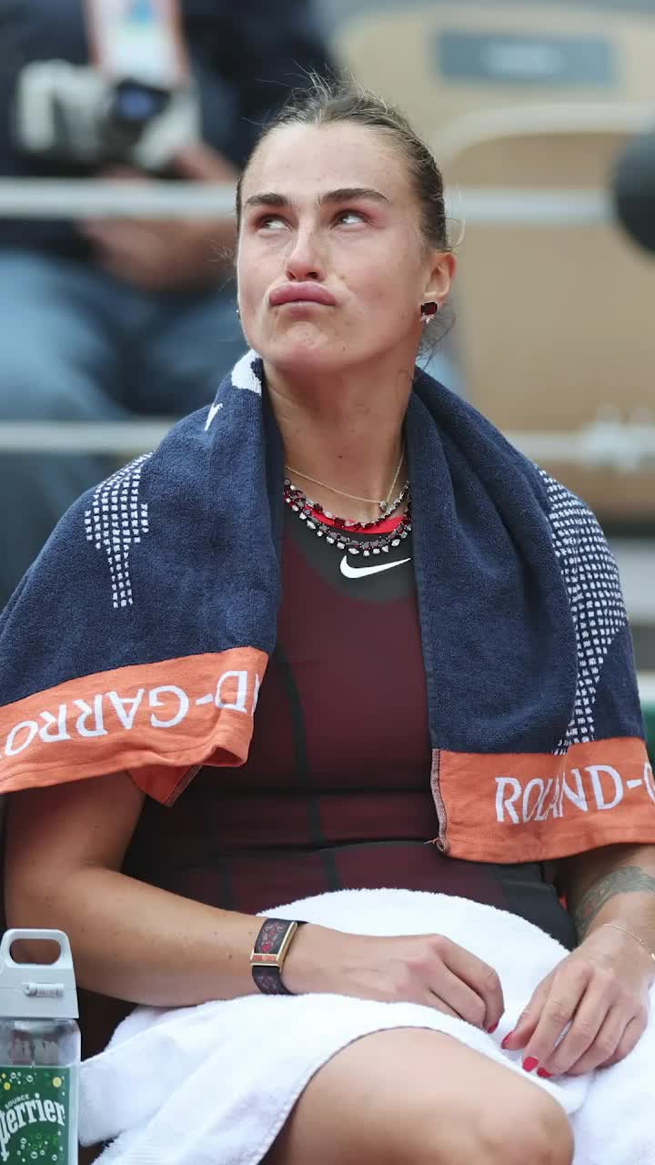 Liderul mondial, out de la Roland Garros   Sabalenka, copleșită după ce a clacat în sferturi cu Shnaider:   „Vreau să renunț la tenis!”