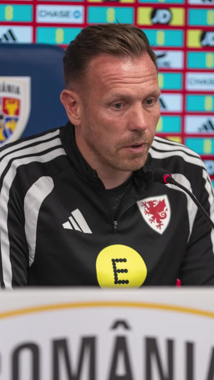 „Am fost invidioși pe voi la Mondial”    Selecționerul galez a vorbit la București  despre Hagi și confruntările din 1992-1993: „Ne-ați rupt sufletul!”