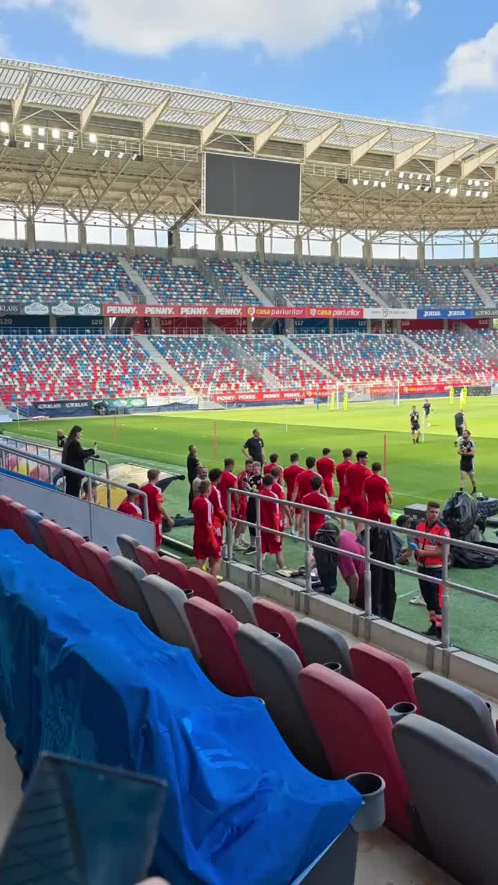  Galezii, uluiți că Lucescu nu e omagiat Ce s-a &icirc;nt&acirc;mplat la antrenamentul oficial de pe stadionul &bdquo;Steaua&rdquo;, &icirc;nainte de meciul cu Rom&acirc;nia