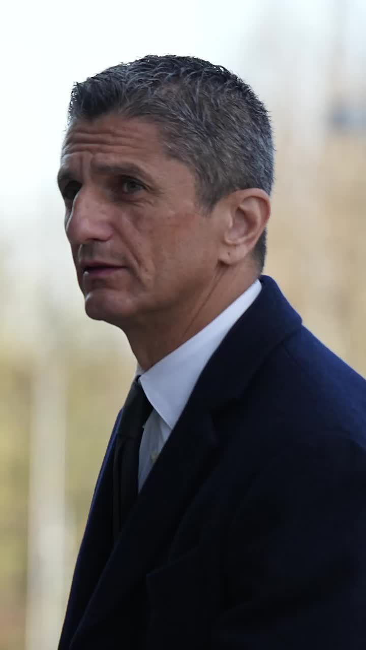 Îl vor pe Răzvan Lucescu   Românul ar putea înlocui un fost campion european » Ce echipă îl dorește:   „S-a transformat într-un serial”