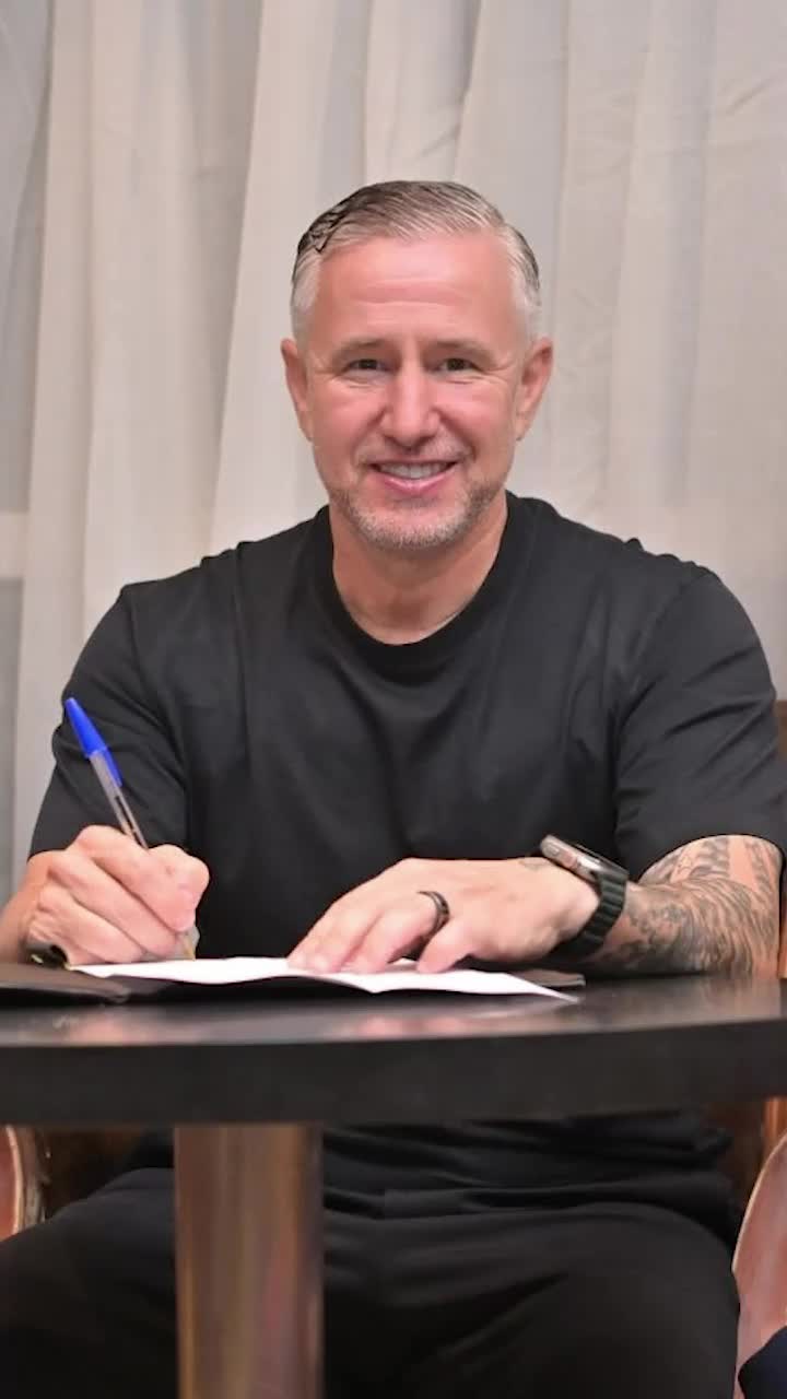 Reghecampf are ambiții mari    FOTO.  Și-a prelungit contractul cu   Al-Hilal Omdurman.  Trofeul dorit: „Cred că putem realiza asta”