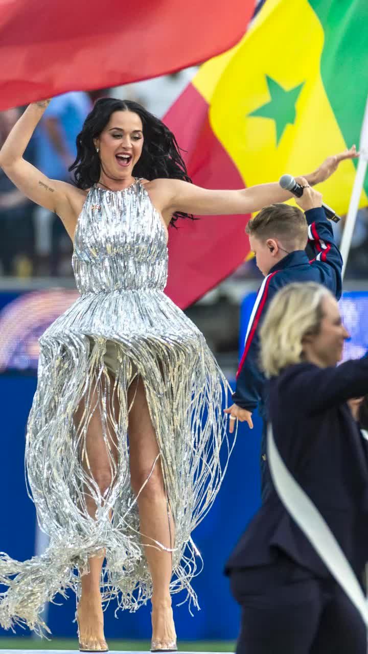 „Ce dezastru!”    FOTO.    Încă o apariție controversată  la Mondial, la ceremonia de deschidere din SUA