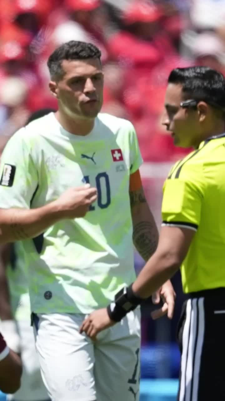„Se vede cu ochiul liber. E ca o dictatură”    FOTO:  De ce a fost acuzată FIFA că   a protejat Elveția la 1-1 cu Qatar   