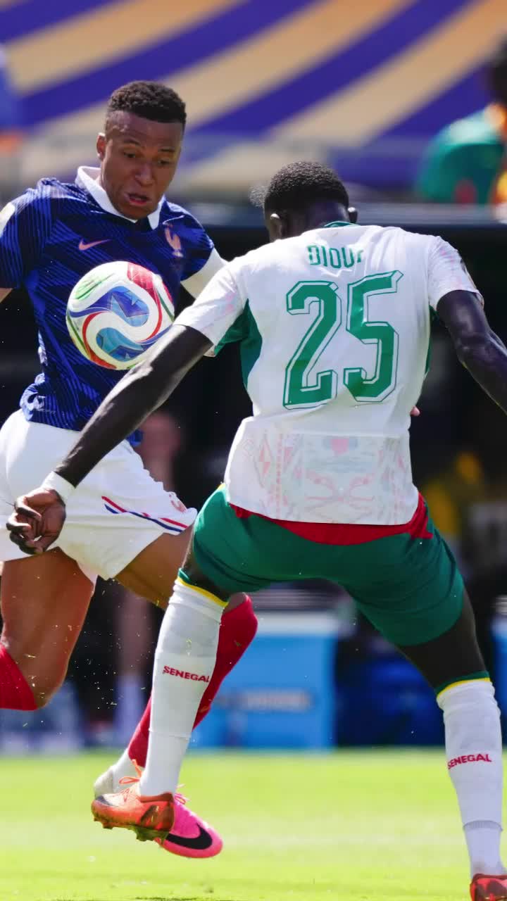 Mbappe e deasupra tuturor    Căpitanul are toate recordurile Franței  după „dubla” de vis la 3-1 cu Senegal. Start de Mondial la înălțime
