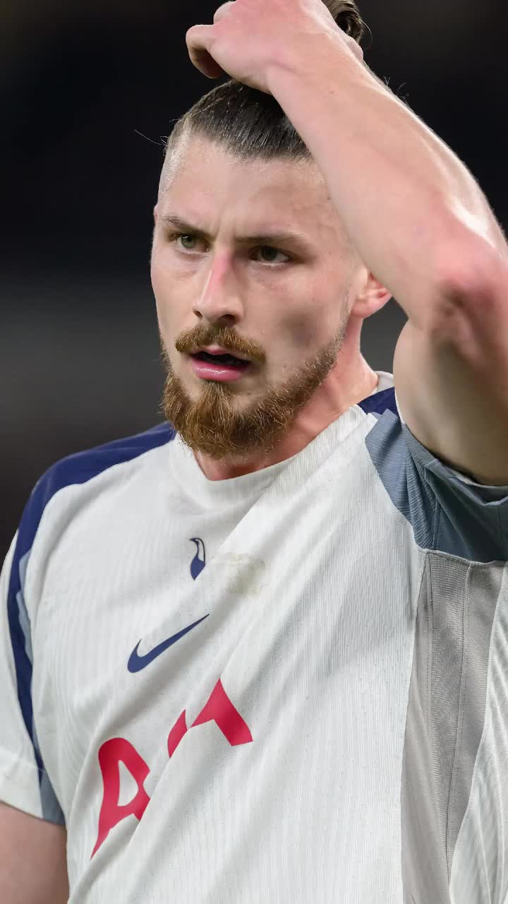 Tot mai rău pentru Drăgușin  Tottenham are acord pentru alt stoper.   Olandez titular la Mondial.  Și a mai luat un fundaș central de CM