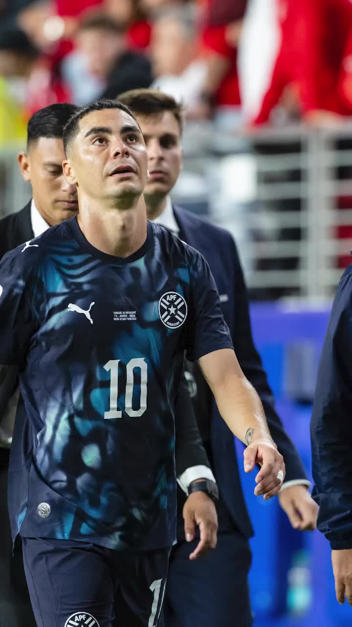 Almiron, reacție surprinzătoare  Ce a postat jucătorul din Paraguay, eliminat pentru că   și-a acoperit gura  în dialog cu un adversar