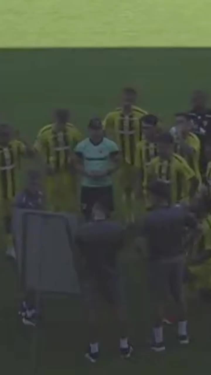 A scos Dinamo la tablă    FOTO.  Moment surprinzător la debut. Ce a făcut   Nuno Campos  în timpul meciului