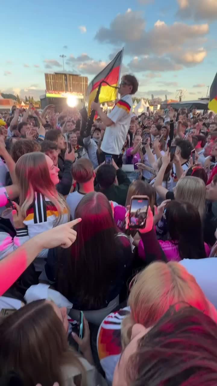 Melodie românească la Mondial  Pe ce   hit autohton  petrec nemții: NU e „Made in Romania”😄