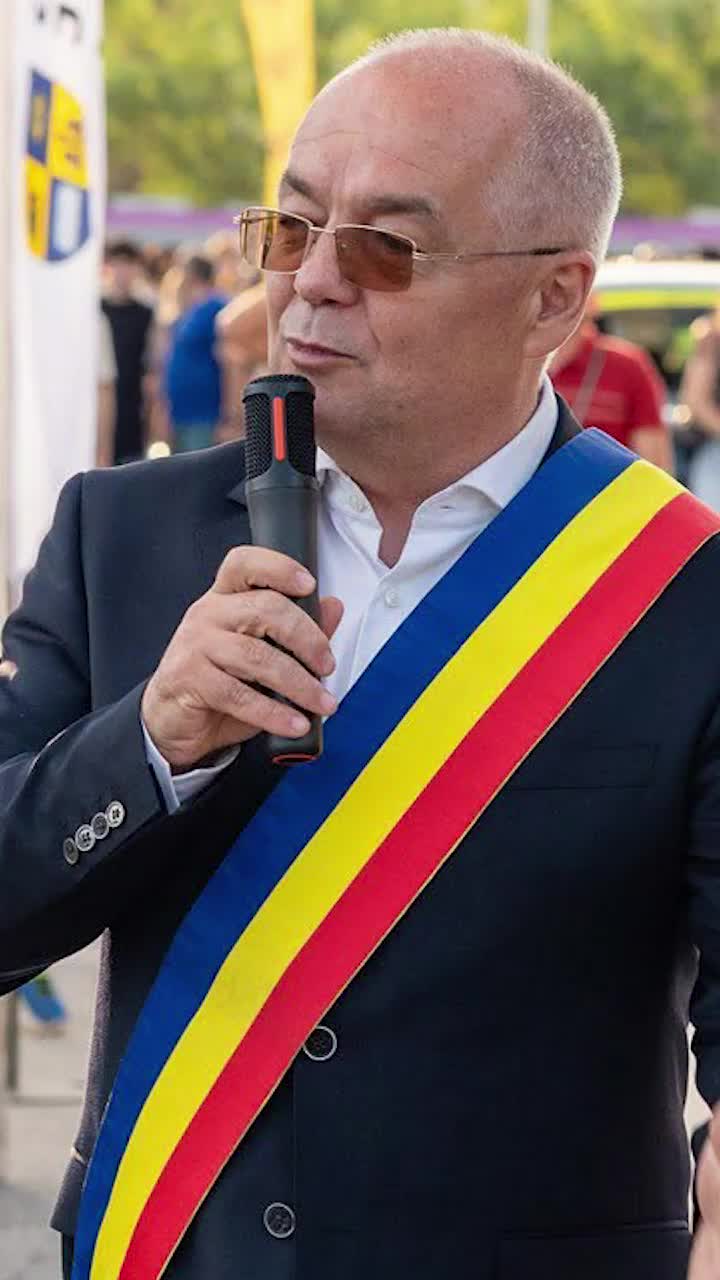 alt-text