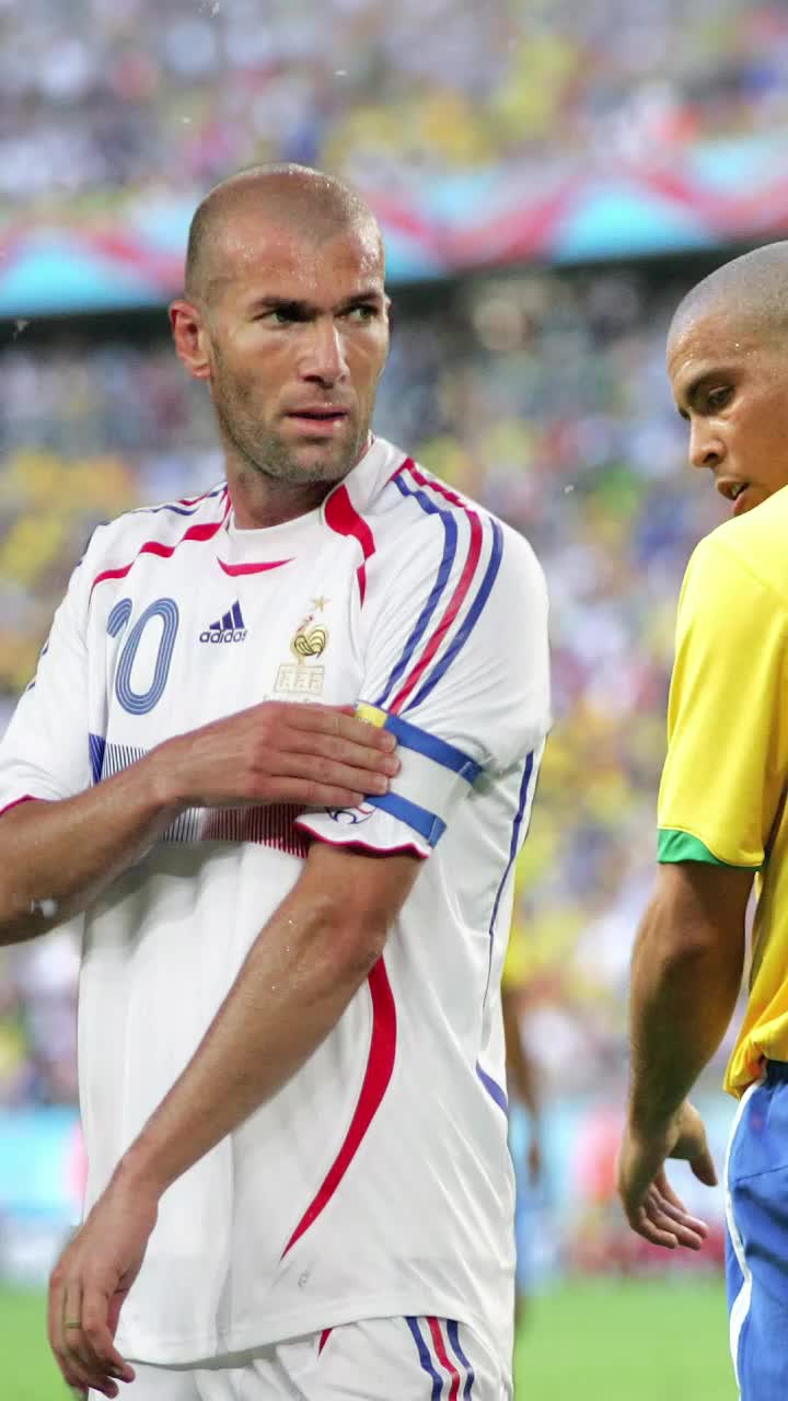 „Mulți jucători plângeau”  L-a dat pe afară din vestiar pe   Zinedine Zidane!  20 de ani mai târziu, Ronaldo a dezvăluit motivul