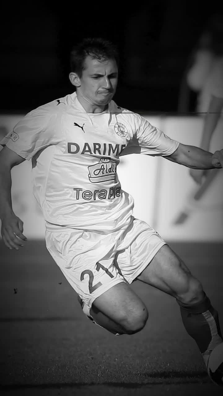 Doliu în fotbalul românesc    Radu Mărginean,  fost jucător la UTA și CFR Cluj, a murit la 43 de ani, după ce a căzut pe scări