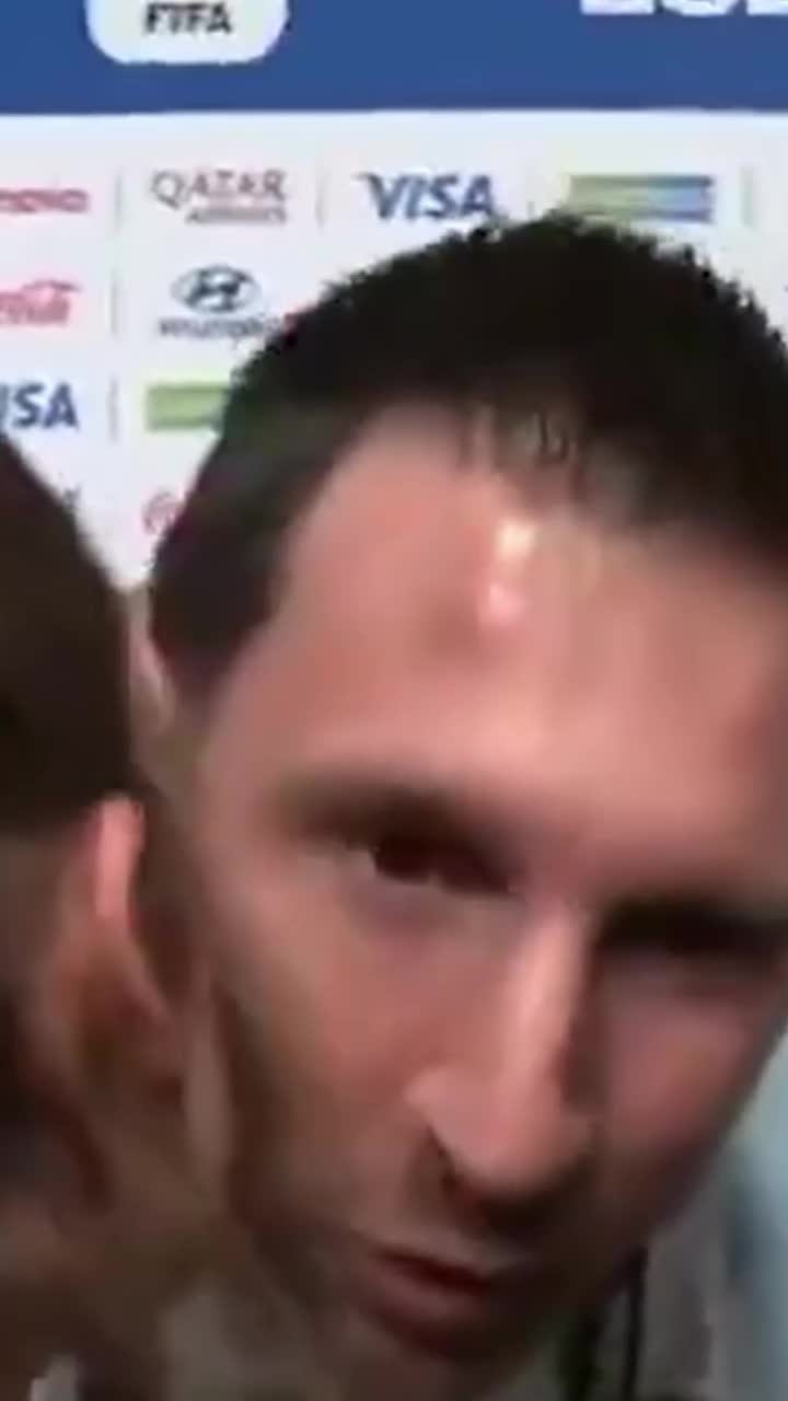 Messi, gest neașteptat    FOTO:  S-a oprit la zona mixtă, iar ce i-a spus unei jurnaliste ascunde o ironie fină:   „Dacă mă uit la tine...”.   Reacția reporterei