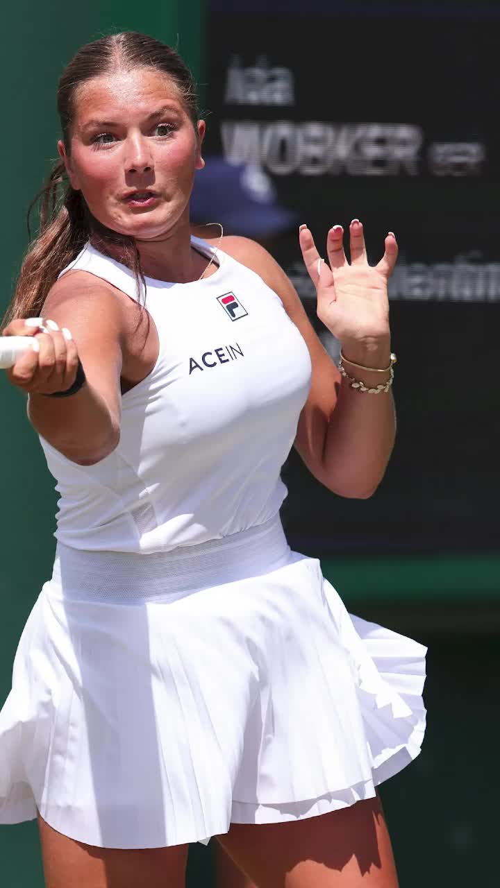 Reacție nervoasă la Wimbledon    VIDEO.  Jucătoare de 15 ani,   descalificată  după ce și-a pierdut cumpătul în meciul cu o româncă