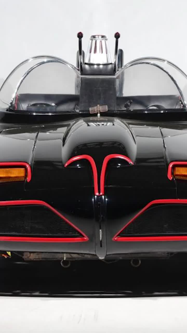 De la un dolar la 4 milioane!     FOTO:  Mașina abandonată de Ford și transformată în Batmobile. 15 zile de muncă și un loc în istoria televiziunii
