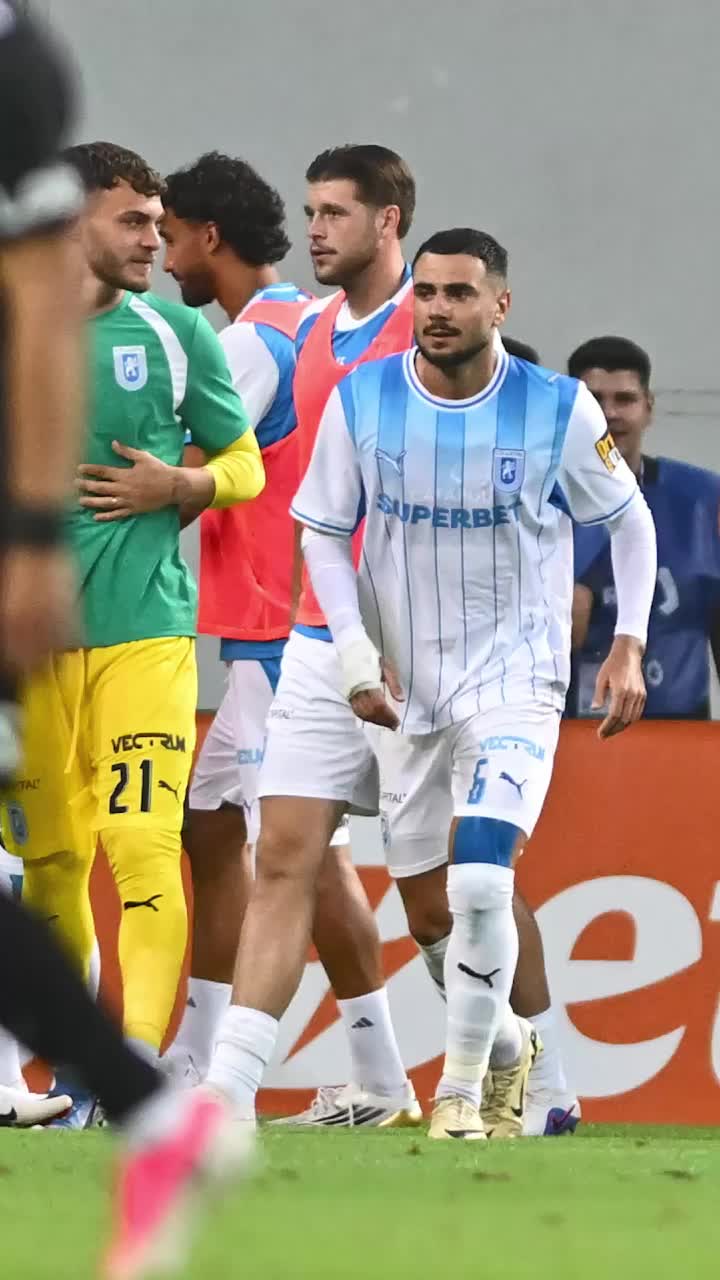 A intrat pe teren la gol!  Imaginile surprinse în Bănie după reușita lui Nsimba: forțele de ordine   au intervenit