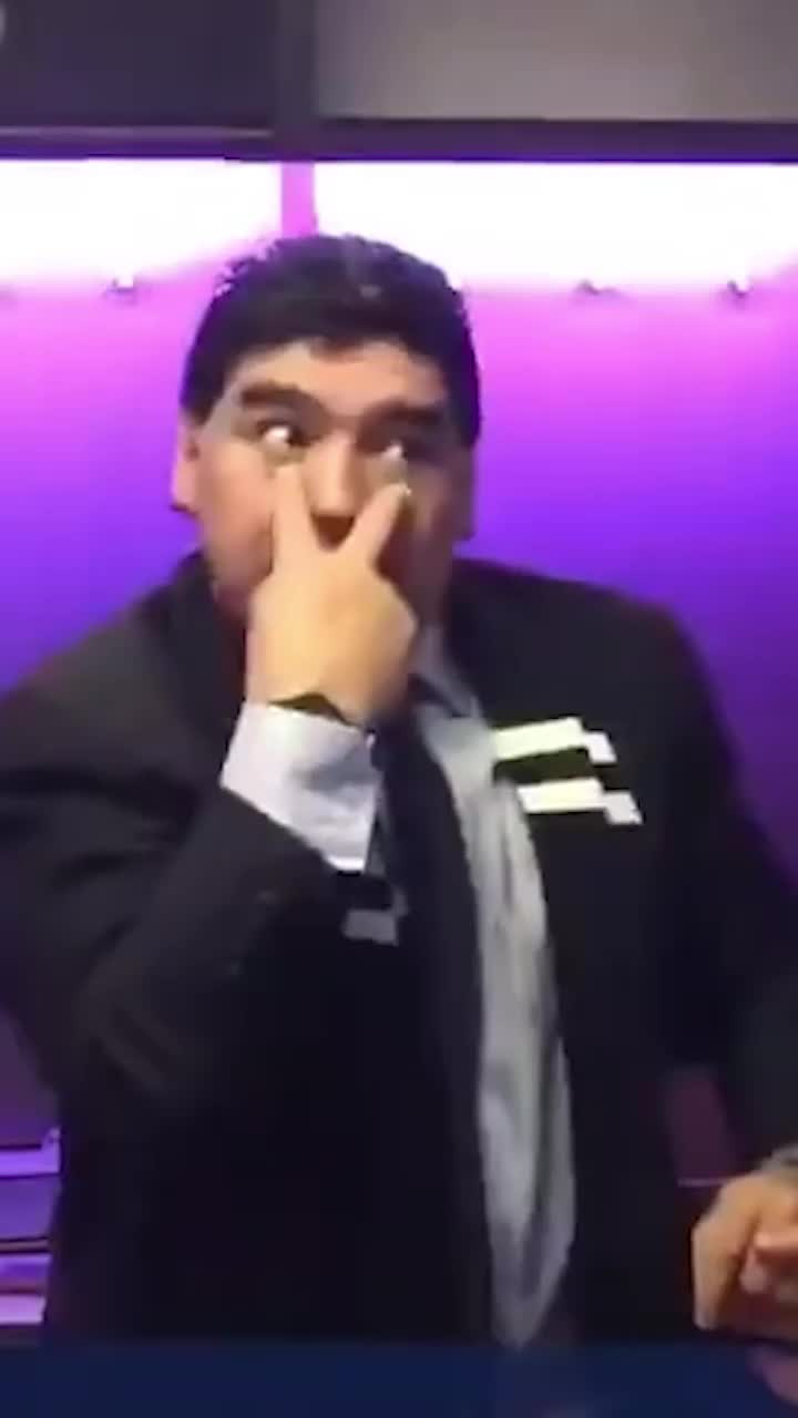  Gestul lui Maradona &icirc;l poate costa Mondialul pe Messi&nbsp;  VIDEO. Momentul care a declanșat un  efect de domino și poate afecta Anglia - Argentina!