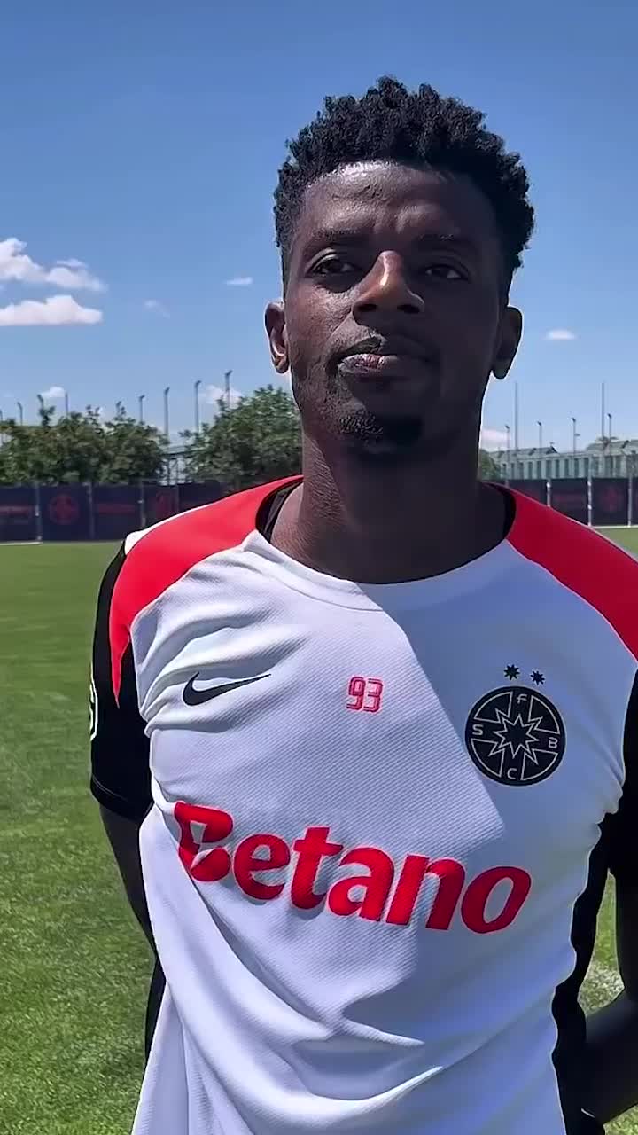 „Profesionist, atletic și inteligent”    Gnahore  s-a prezentat fanilor FCSB » Ce fost dinamovist l-a convins să semneze