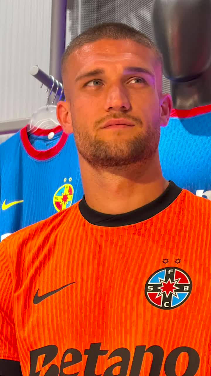  Cum arată noile tricouri ale lui FCSB&nbsp;  &nbsp;FOTO &nbsp;Numele și numărul sunt  &icirc;n culorile rivalei + Model inedit pentru al doilea echipament