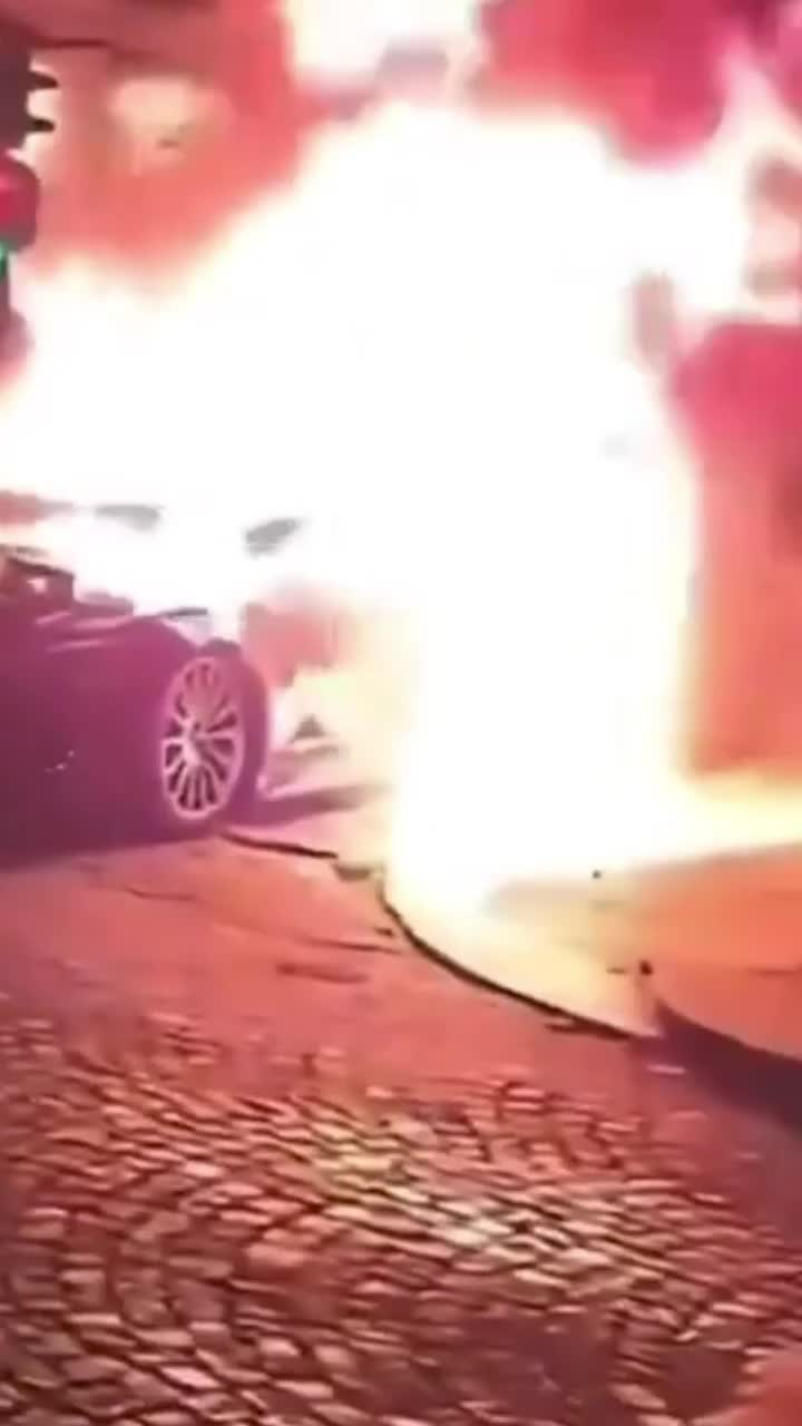 Incidente după Franța - Spania     VIDEO.   Poliția a arestat peste   160 de persoane  la Paris și Lyon